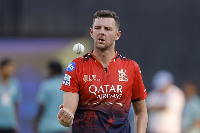 Josh Hazlewood dismisses in-form Josh Inglis for just 4 to leave hosts reeling in PBKS vs RCB IPL 2025 Qualifier 1 [Watch]