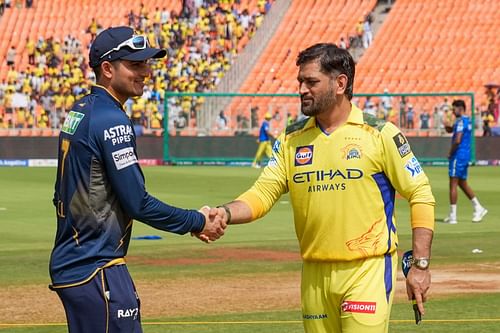 MS Dhoni and Shubman Gill during toss. (Credits: IPL X)