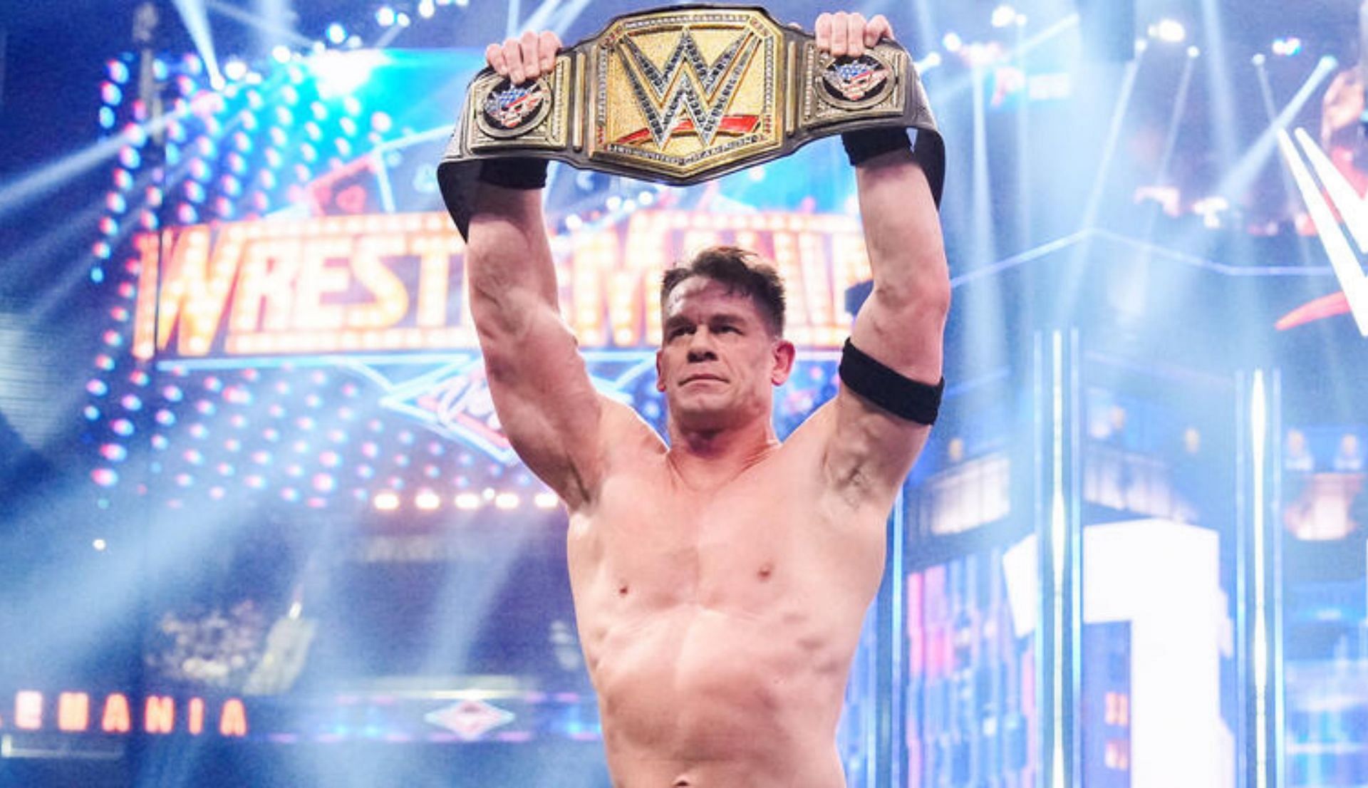 जॉन सीना चैंपियनशिप के साथ (Photo: WWE.com)