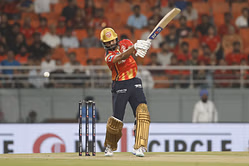 "This is a nothing shot" - Sunil Gavaskar slams Shreyas Iyer for his shot selection in PBKS vs RCB IPL 2025 Qualifier 1 match [Watch]