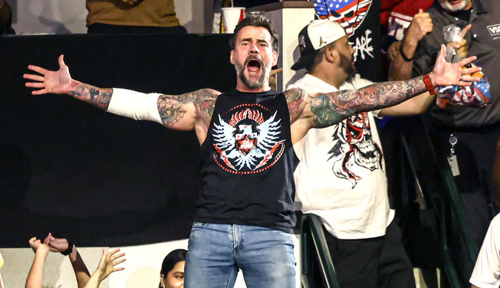 सीएम पंक Raw के अंत में (Photo: WWE.com)