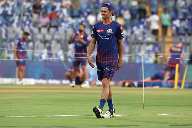 Trent Boult in splits as he imitates MI teammate ahead of IPL 2025 Eliminator vs GT [Watch]