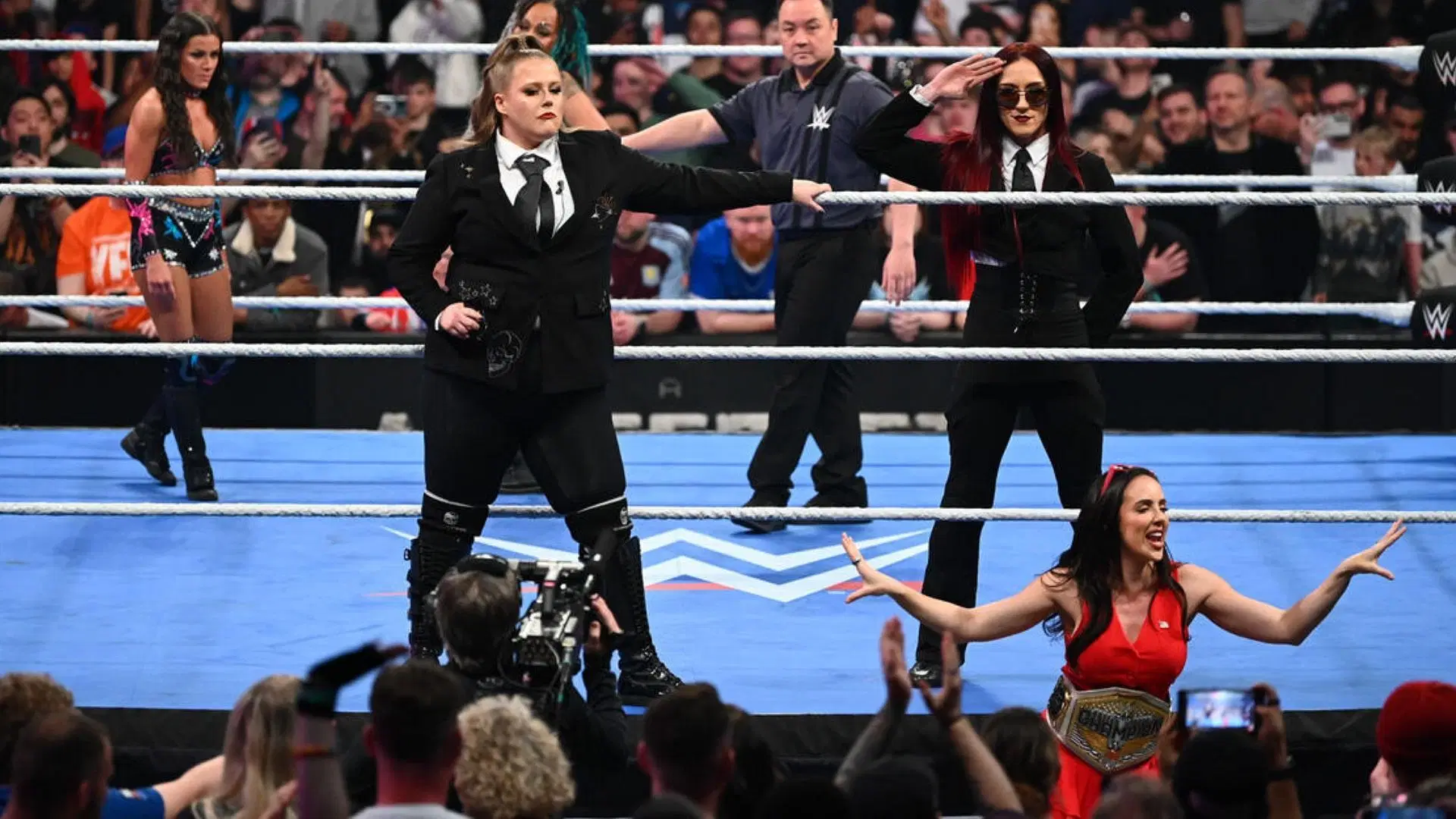 A SmackDown star showed off a new look. [Image credit: WWE.com]
