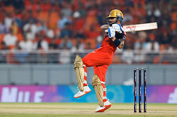 Anushka Sharma cheers on as Virat Kohli opens his account with boundary in PBKS vs RCB IPL 2025 Qualifier 1 match [Watch]