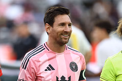WATCH: Lionel Messi scores stunning goal from outside the box to give Inter Miami lead in 4-2 win vs Montreal