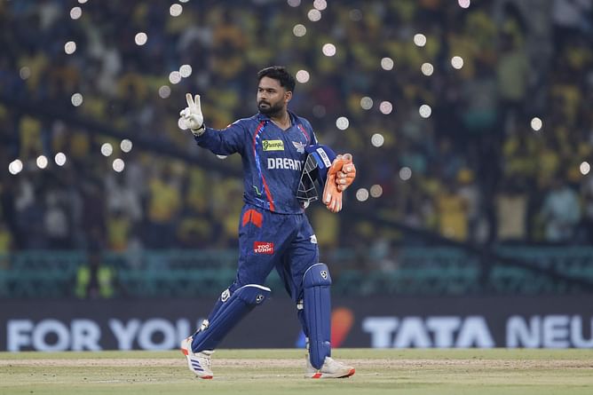 Rishabh Pant cutely interacts with young fans and gives them autographs ahead of LSG vs RCB IPL 2025 match [Watch]