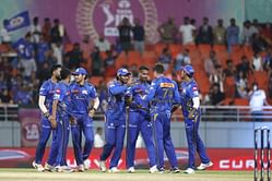 Mumbai Indians star meets his parents post GT vs MI IPL 2025 Eliminator [Watch]