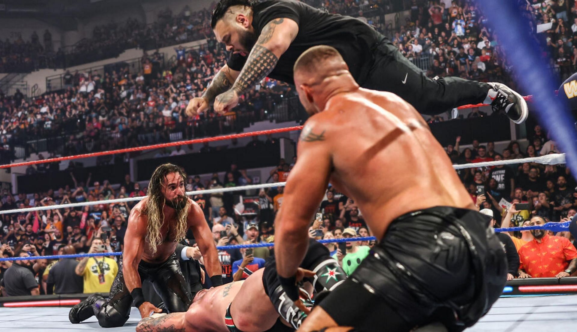 सीएम पंक पर मूव लगाते हुए ब्रॉन्सन रीड (Photo: WWE.com)