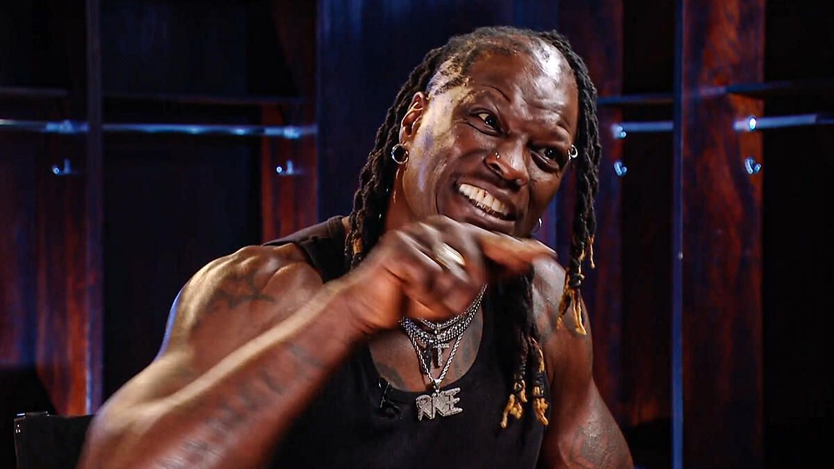 R-Truth backstage (Picture Courtesy: WWE.com)