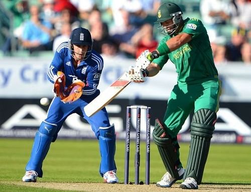 South Africa's Jacques Kallis (R) bats as he is watched by England's Craig Kieswetter South Africa's Jacques Kallis (R) bats as he is watched by England's Craig Kieswetter