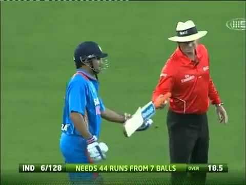 Video: Brett Lee's funny appeal to catch the bat