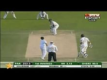Video: Khurram Manzoor sends a flying kiss to Dale Steyn