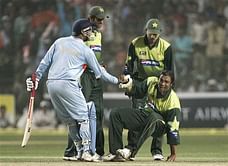5 instances of sportsmanship between rival countries