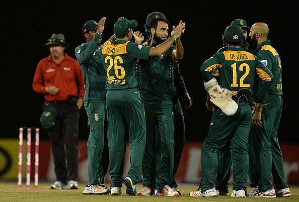 Brilliant bowling lifts South Africa to win over Australia