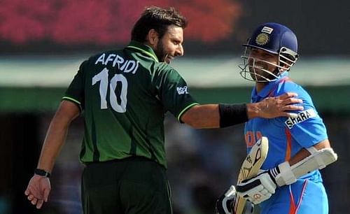 Shahid Afridi (L) and Sachin Tendulkar